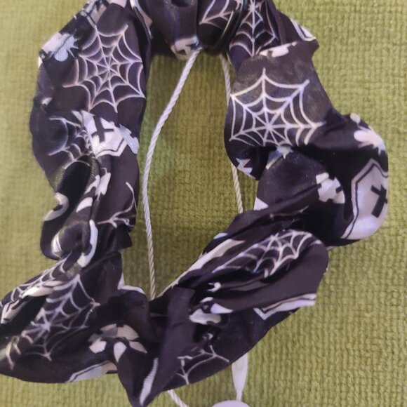 Scrunchie Halloween Themed Wristlet Keyring - Picture 2 of 3